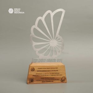 PlakatKayuAnugerahImigrasi2023 KMI Plakat Kayu Anugerah Imigrasi 2023