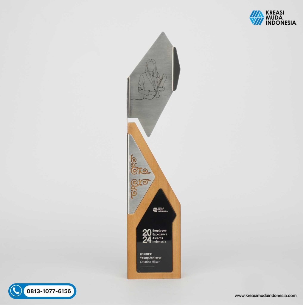 ContohPenghargaanPegawaiNonMaterial KMI plakat akrilik logam