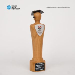 Plakat Kayu Wisuda Universitas Pendidikan Indonesia