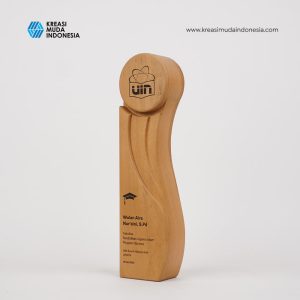 Plakat Kayu Wisuda UIN Syarif Hidayatullah Jakarta