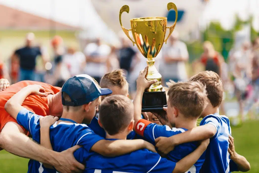 trofipialaduniaantarklub9 KMI trofi piala dunia antarklub