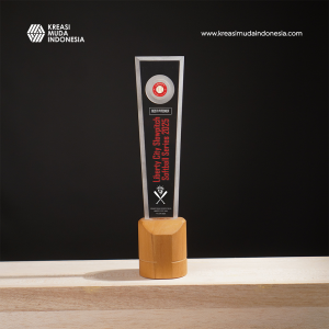 Piala Best Picther Softball KMI Piala Best Picther Softball