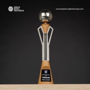 Plakat Penghargaan Lulusan Terbaik LPK Widyagama KMI Plakat Penghargaan Lulusan Terbaik LPK Widyagama