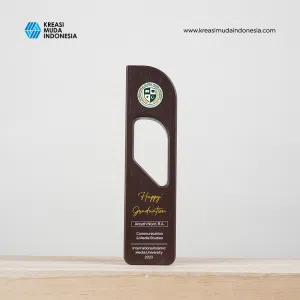 Plakat Wisuda Cumlaude International Islamic Media University