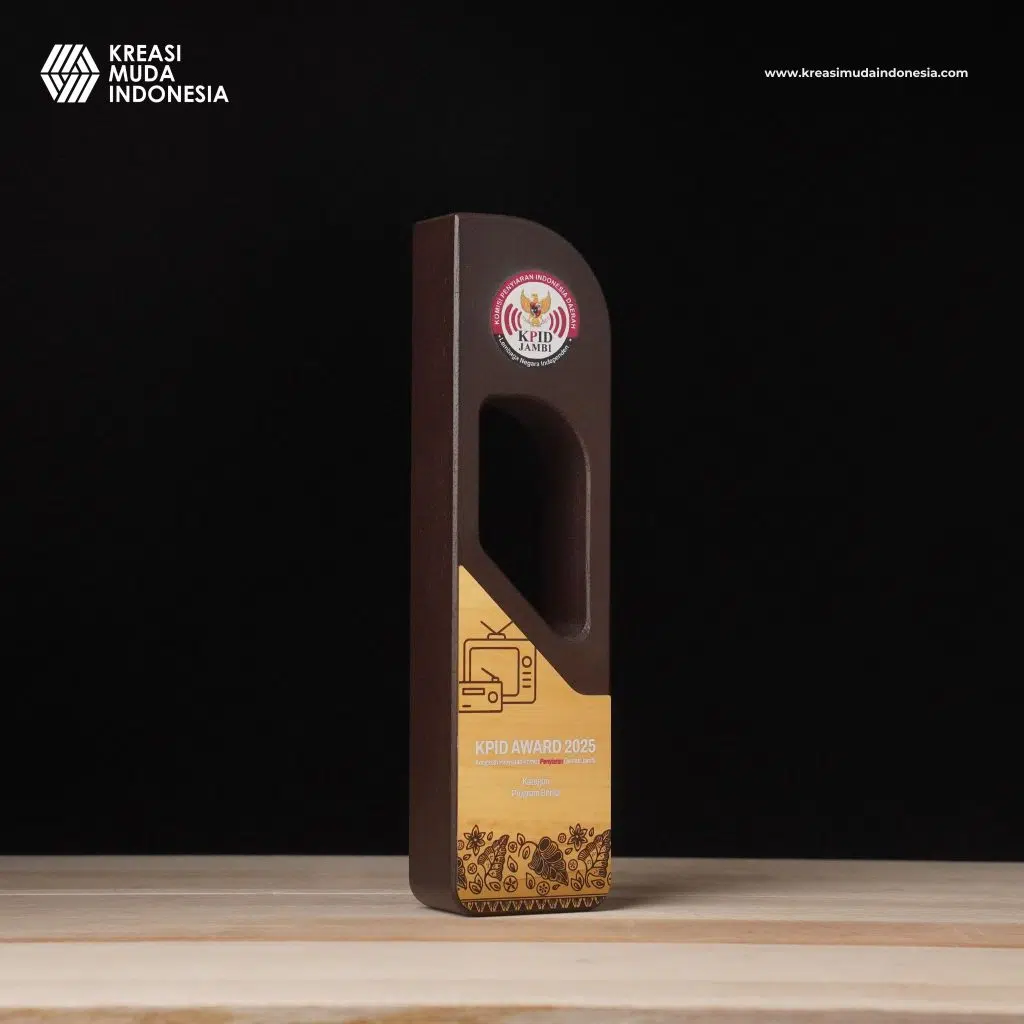 Jasa Pengadaan Souvenir Pemerintahan Berkualitas dan Terpecaya4 KMI plakat kayu award