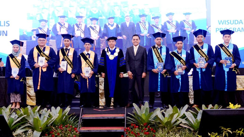 Plakat Wisuda Trisakti 8 KMI Plakat Wisuda Trisakti