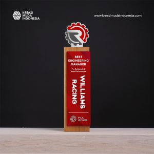 Piala Award Best Engineering Manager KMI Piala Award Best Engineering Manager