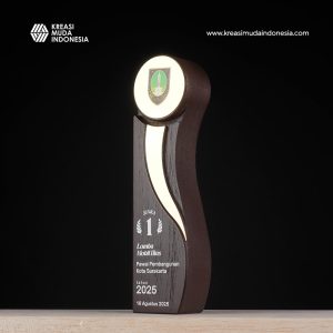 Piala Lomba Mobil Hias Pawai Pembangunan Kota Surakarta KMI Piala Lomba Mobil Hias Pawai Pembangunan Kota Surakarta