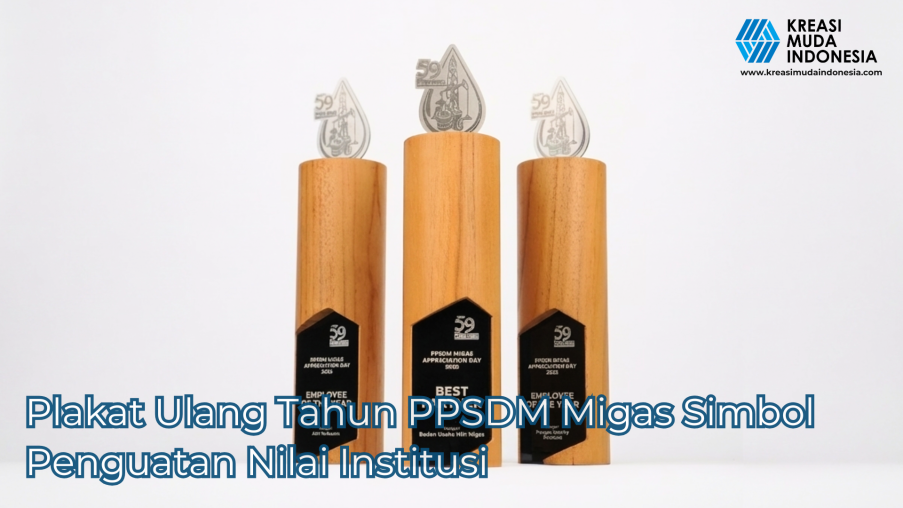 Tiga piala Kreasi Muda Indonesia sebagai plakat ulang tahun PPSDM Migas Cepu