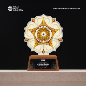 Plakat KenangKenangan UGM KMI Plakat Kenang Kenangan UGM