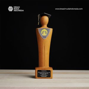 Plakat Wisuda Ilmu Lingkungan UI KMI Plakat Wisuda Ilmu Lingkungan UI