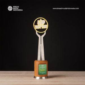 Piala Penghargaan Karyawan Yotta KMI Piala Penghargaan Karyawan Yotta