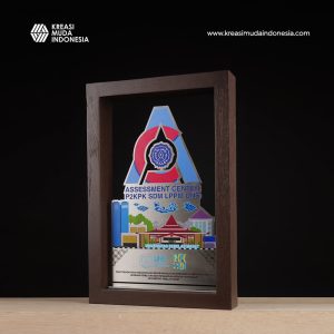 Plakat KenangKenangan LPPM UNS KMI Plakat Kenang Kenangan LPPM UNS