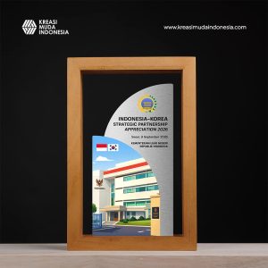 Miniatur Gedung Strategic Partnership Appreciation KMI Miniatur Gedung Strategic Partnership Appreciation